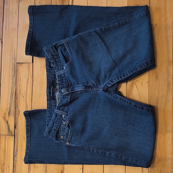 Calvin Klein Pants - Calvin Klein low rise flare Size 6